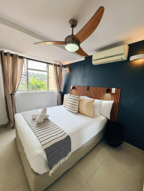 A Tropical Escape, Newly Renovated Coastal Apartment